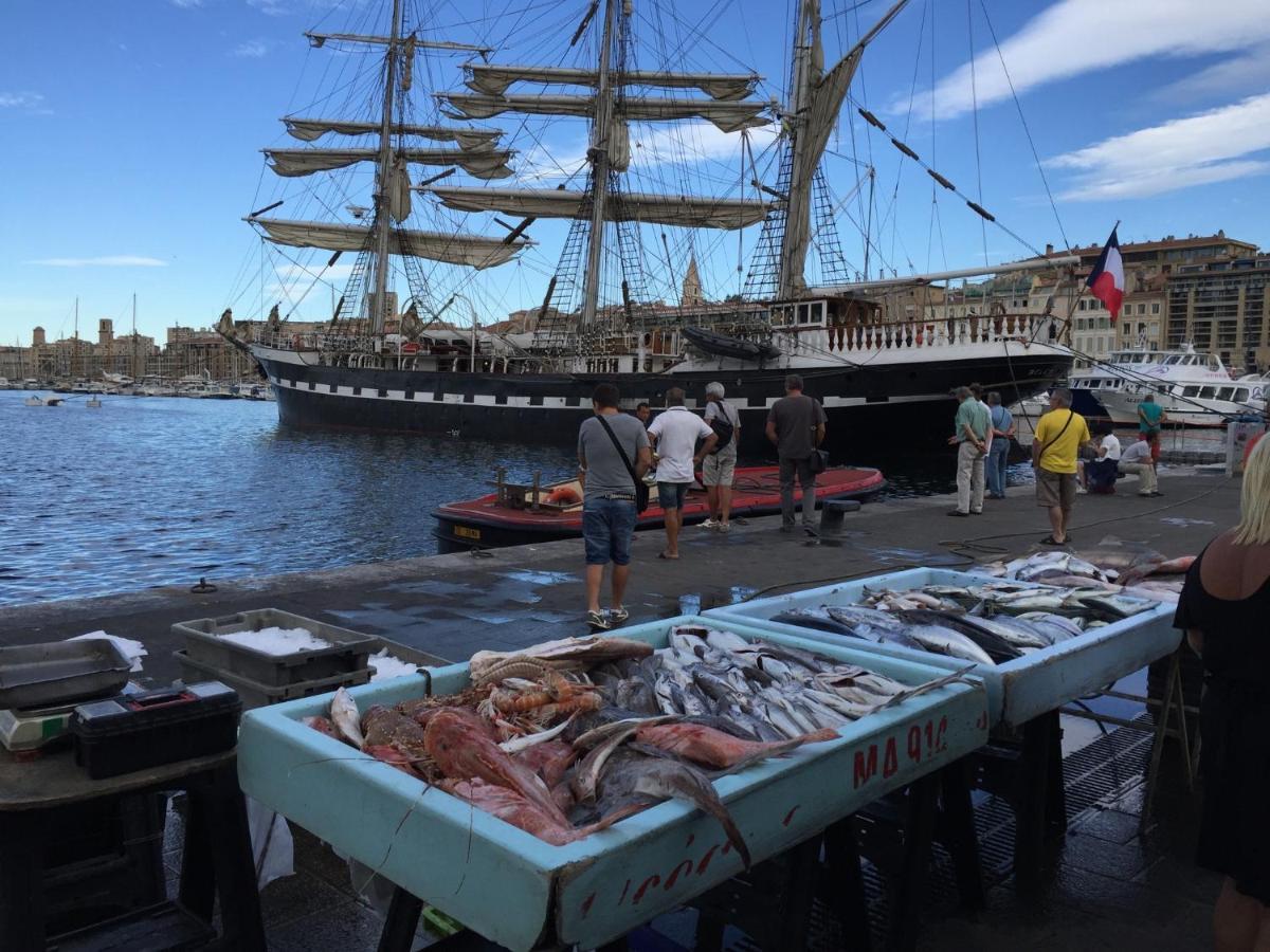 ESCALE MARSEILLAISE, Grand T2 calme, près du Vieux Port pour 2 a 4 personnes, NETTOYAGE RIGOUREUX Appartamento Marsiglia Esterno foto