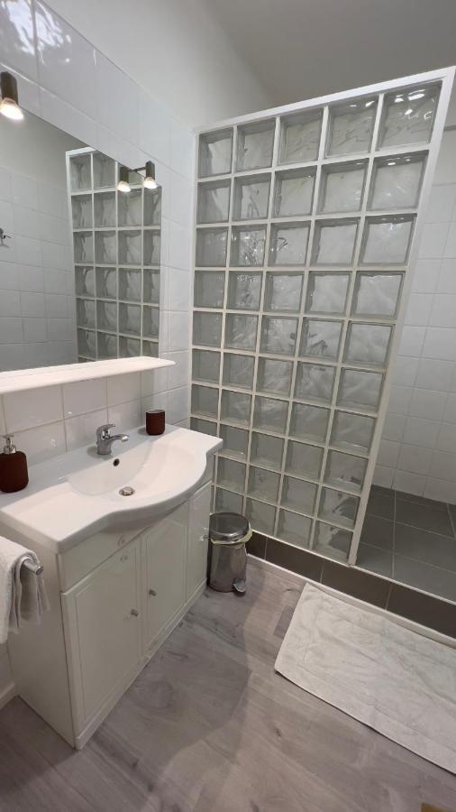 ESCALE MARSEILLAISE, Grand T2 calme, près du Vieux Port pour 2 a 4 personnes, NETTOYAGE RIGOUREUX Appartamento Marsiglia Esterno foto